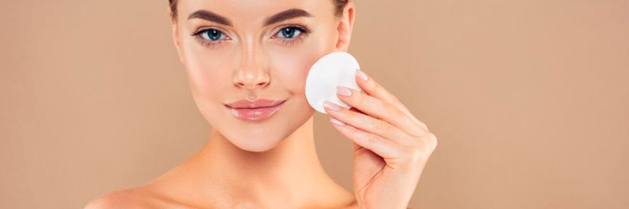 Limpia la piel antes de aplicar la crema antiarrugas