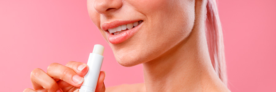 Hidrata y nutre los labios para Prevenir Las Arrugas De Los Labios
