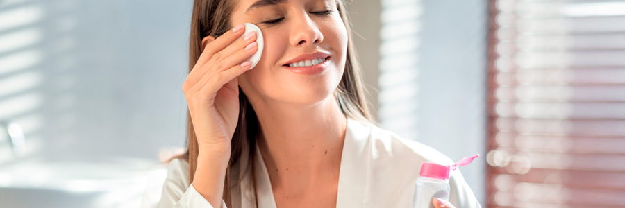 Limpia la piel de día y de noche para prevenir las arrugas