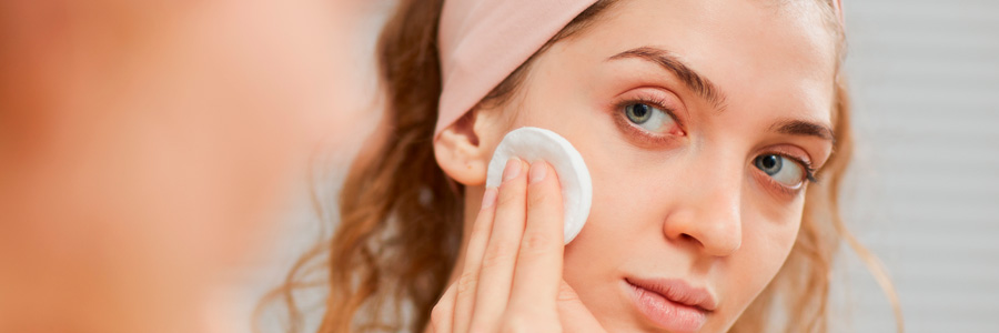 Limpia la piel de tu rostro cada día para Prevenir Las Arrugas En La Frente