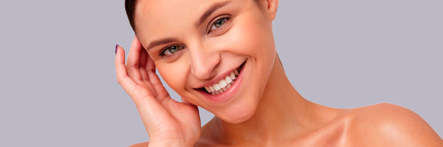Usar Una Crema Antiarrugas para Mantener el tono y la textura de la piel 